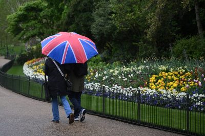 Understanding the Persistent Cold Weather in the UK Despite Late April – Forecasts for Warming Up