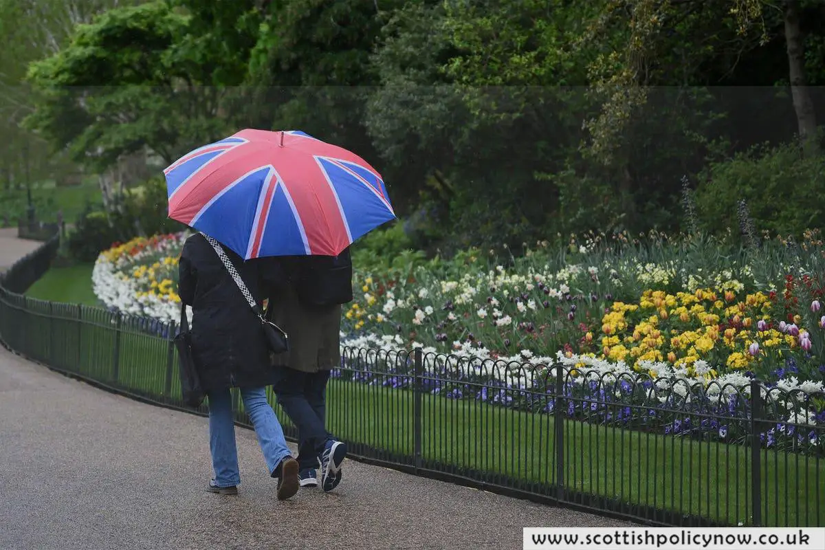 Understanding the Persistent Cold Weather in the UK Despite Late April – Forecasts for Warming Up