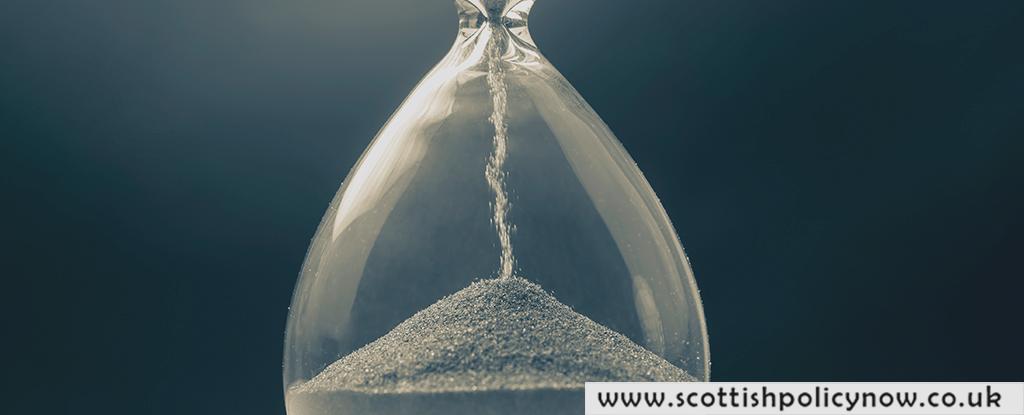 Discover the Secret: Why Does Sand in an Hourglass Suddenly Cease Flowing? Explained by Physicists